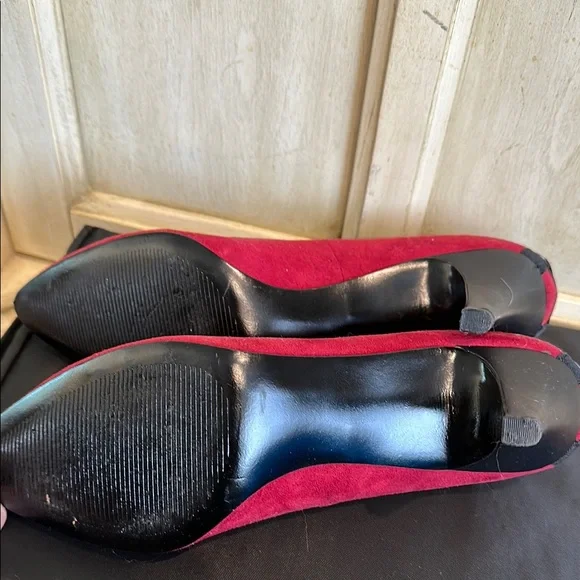 Elegant Red & Black Women's Heels - Picture 2 of 3